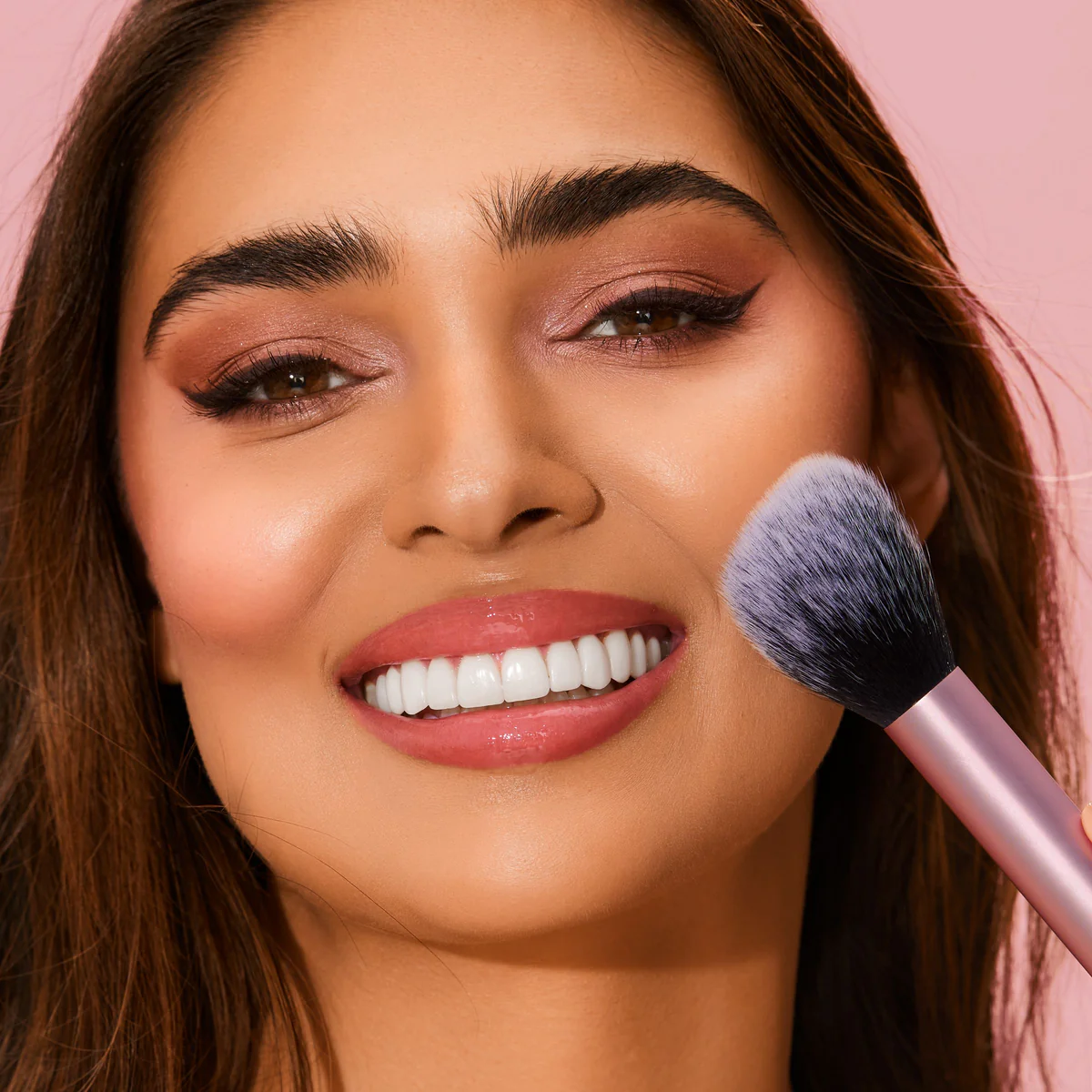 Real Techniques-ULTRA Plush Blush Makeup brush